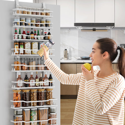 MSERCUOR open-front baskets allow easy access to spices and jars.