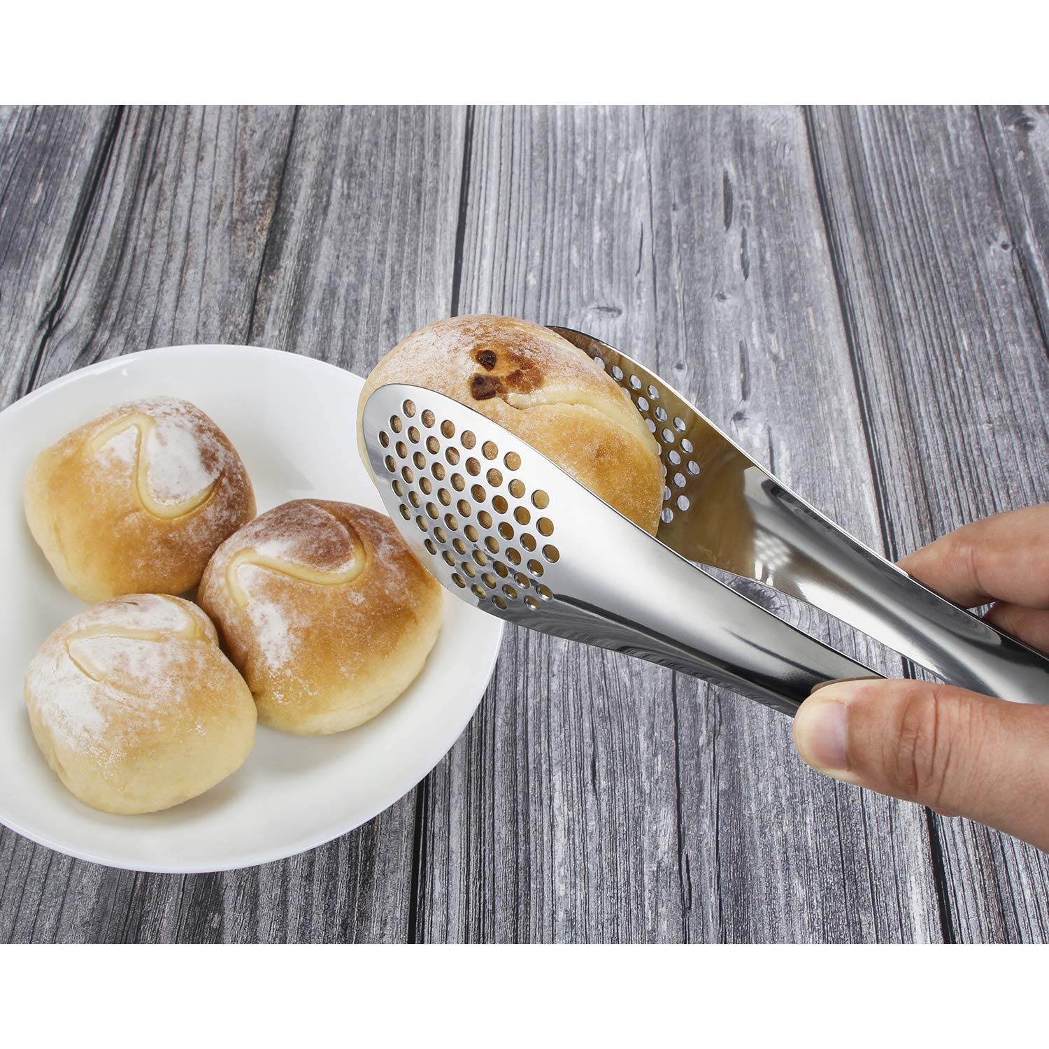 MSY BIGSUNNY buffet tongs with smooth edges protect hands during cake and salad service.