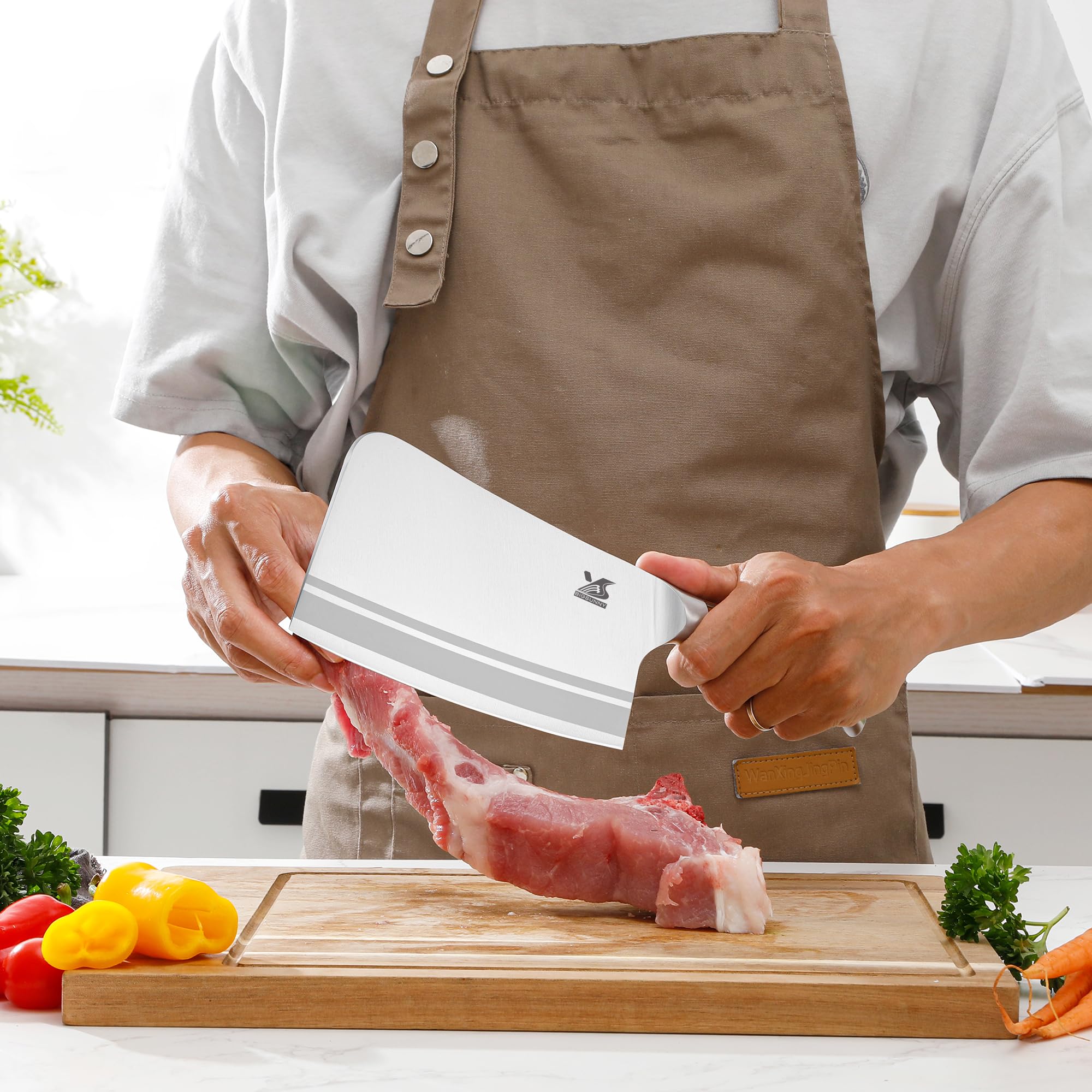 MSY BIGSUNNY knife block keeps blades organized and safely protected.