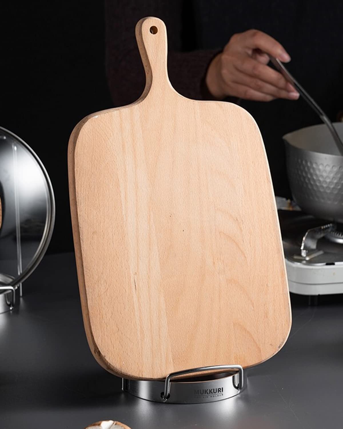 Mukkuri lid and spoon rest combination preventing splatter while cooking