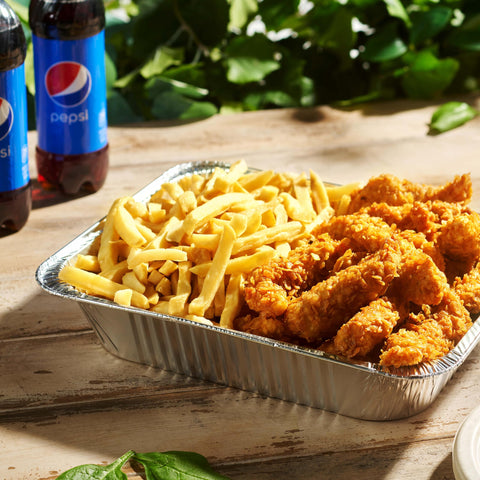 Munfix sturdy disposable pans perfect for catering and buffet-style events.