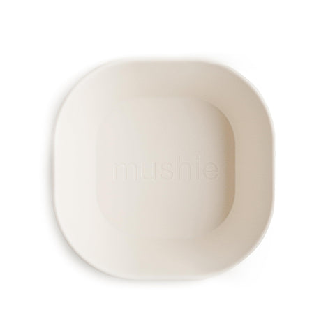 Mushie Ivory bowls with smooth surface for comfortable feeding sessions.