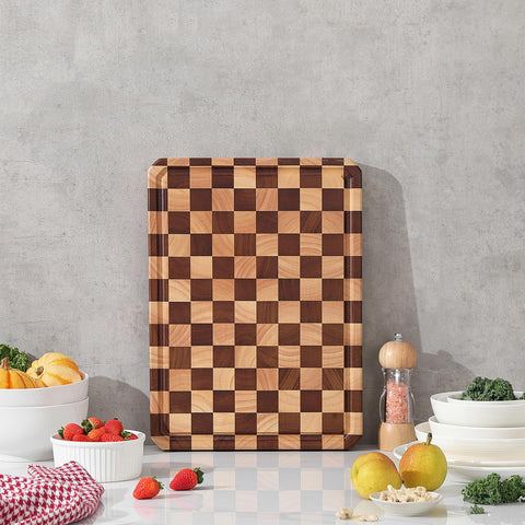 Musifan Acacia cutting board perfect for family meals and gatherings.