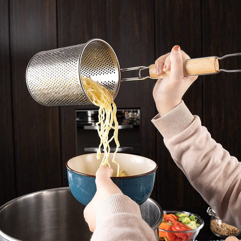 MyLifeUNIT strainer sits stably on pots for hands-free cooking.