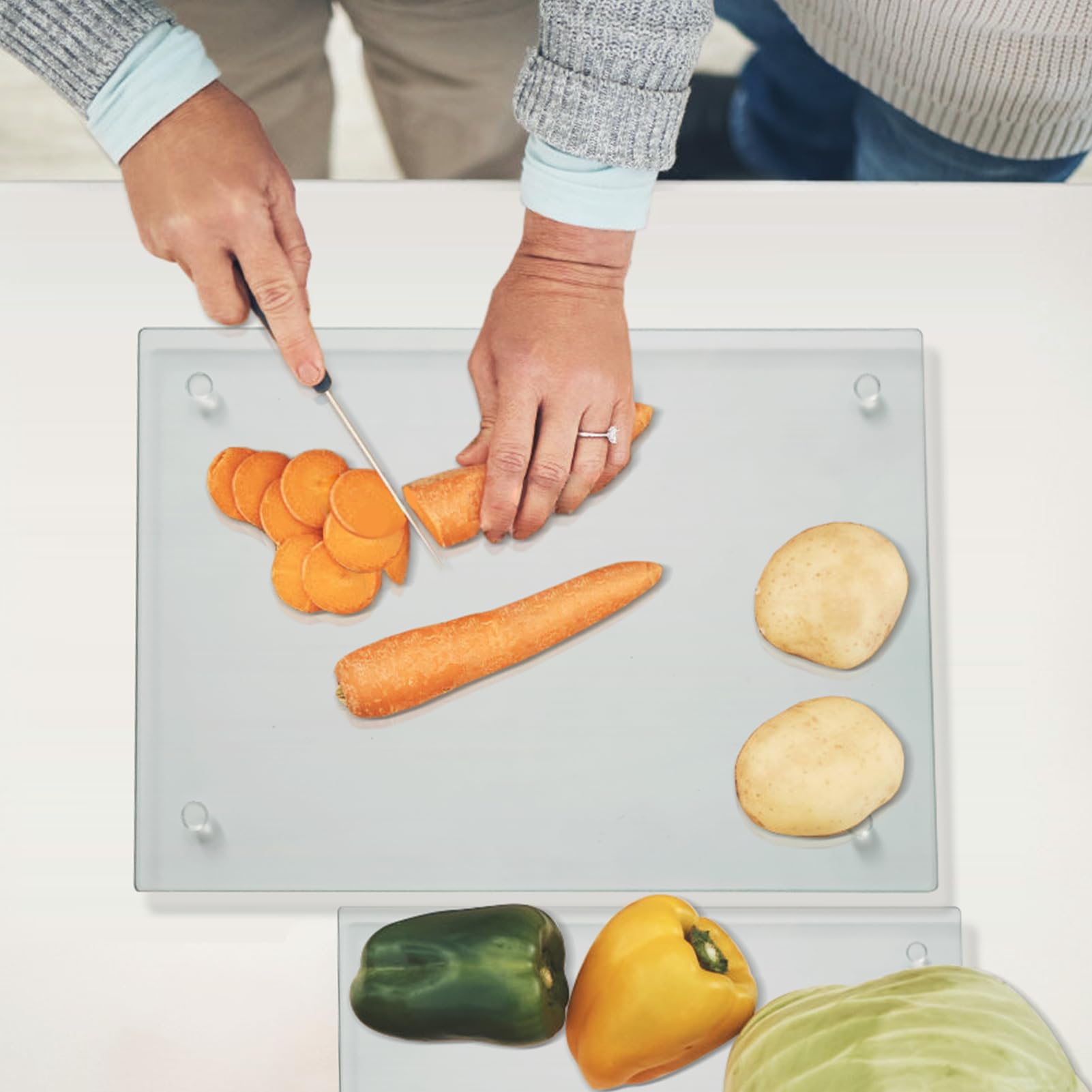 Mymonfif glass cutting board with non-slip feet close-up.
