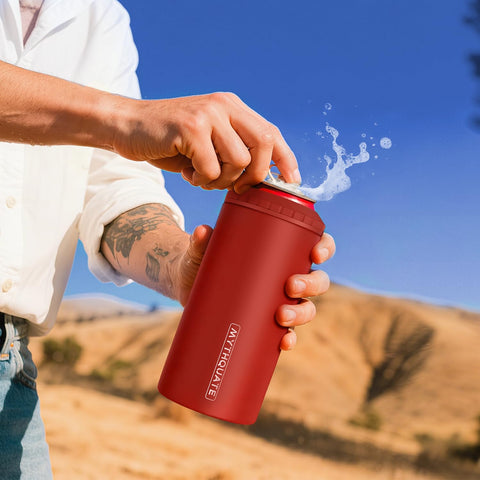 MYTHQUATE Double-wall vacuum insulation maintains cold drinks for hours.