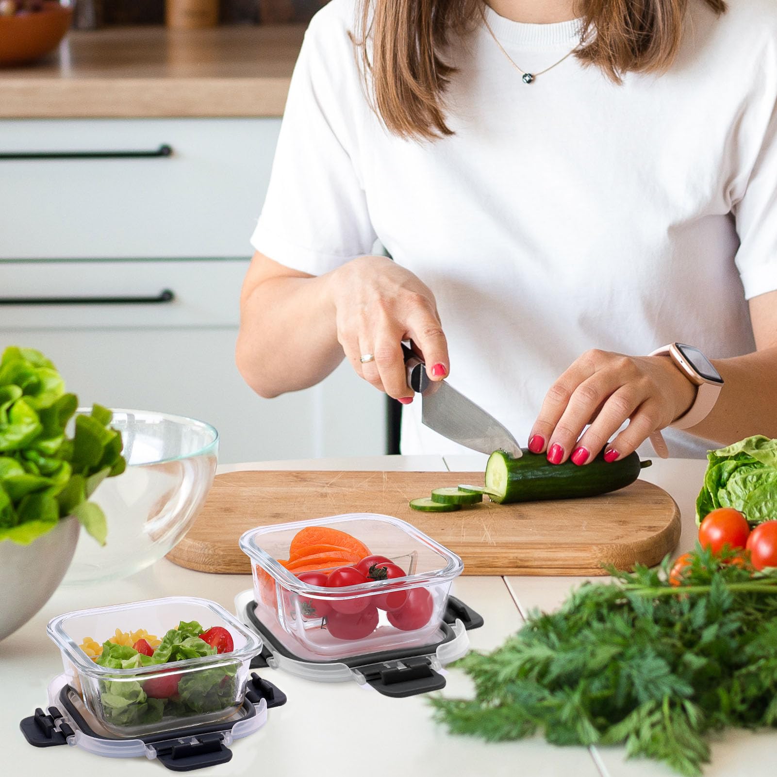 Nafhone snack-use friendly container keeps portions ready.