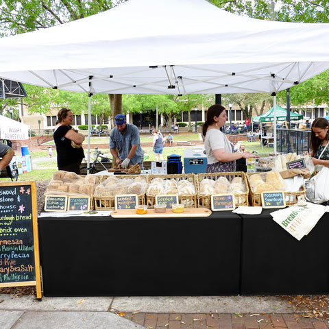 Nasitos 2-pack fitted black tablecloth with open back design for easy setup