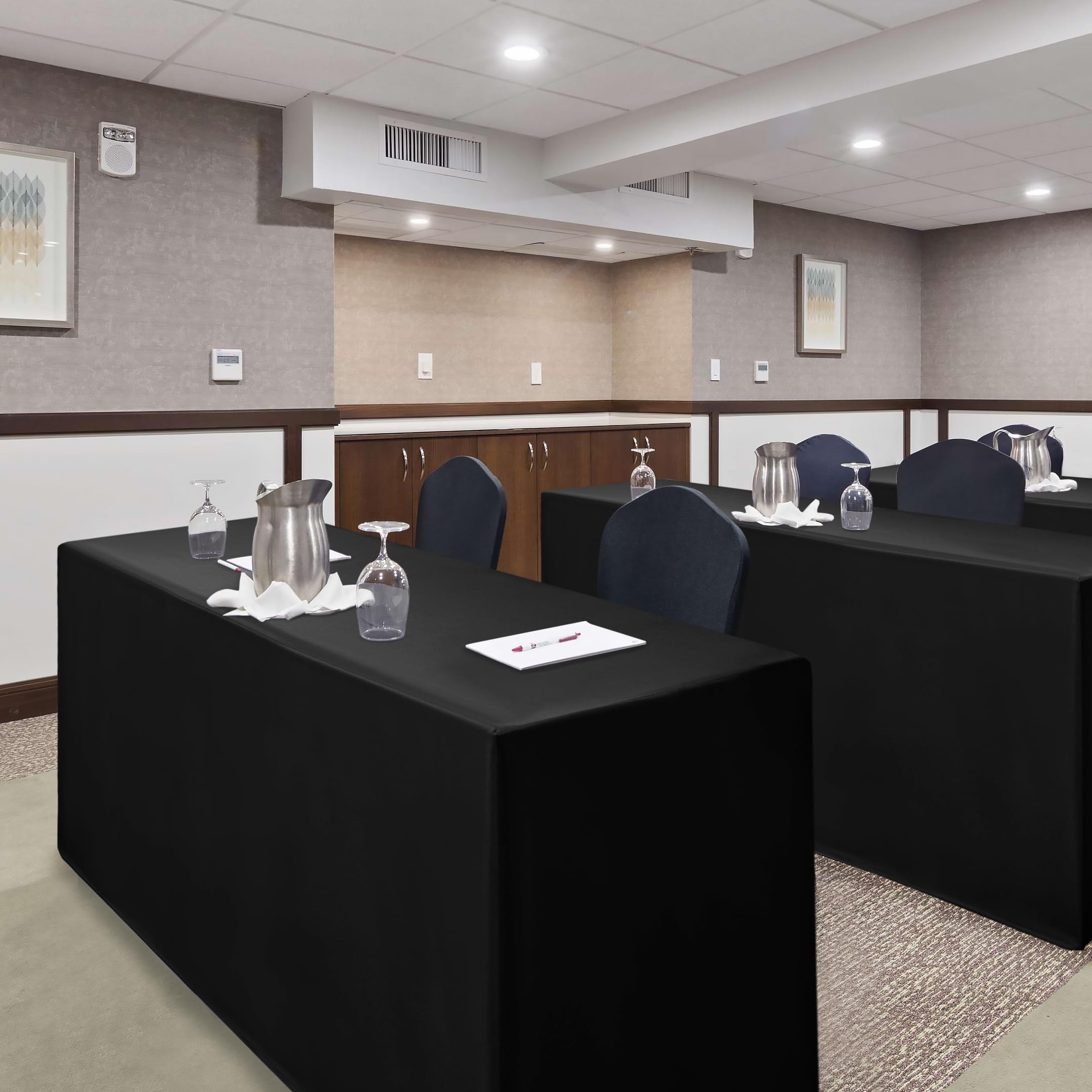 Nasitos easy-clean machine-washable tablecloth for recurring events