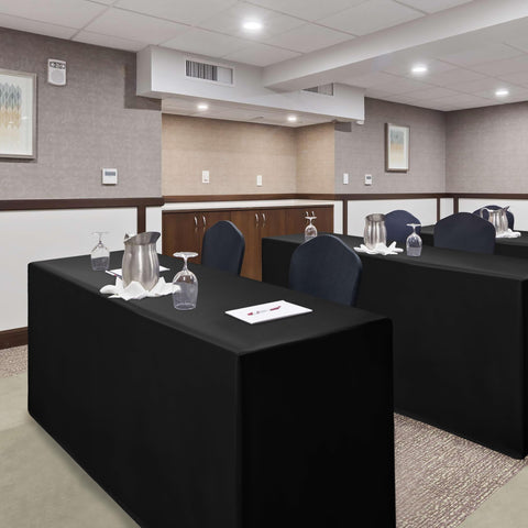 Nasitos easy-clean machine-washable tablecloth for recurring events