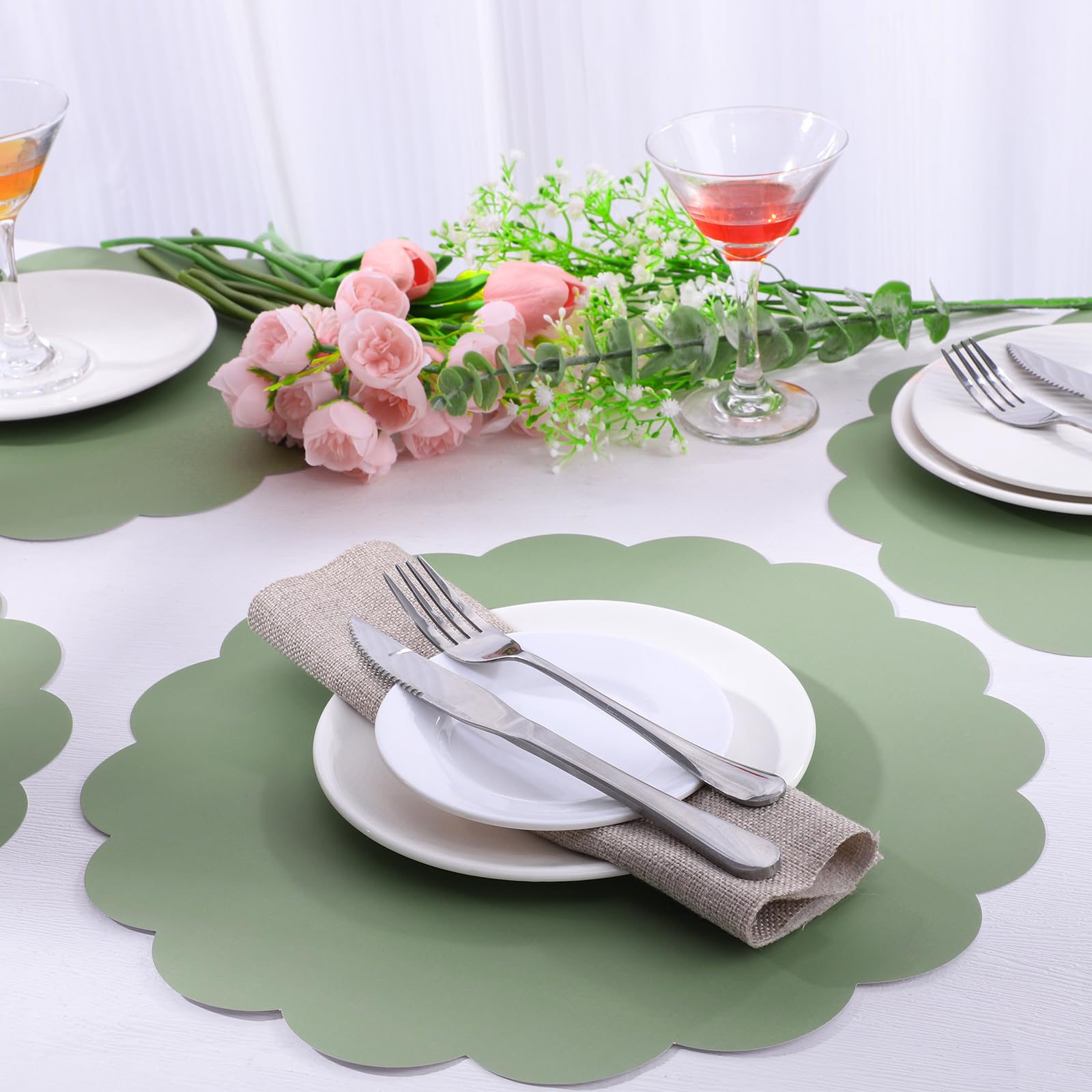 NatNarr 13.5-inch round placemats simplify cleanup and protect surfaces.