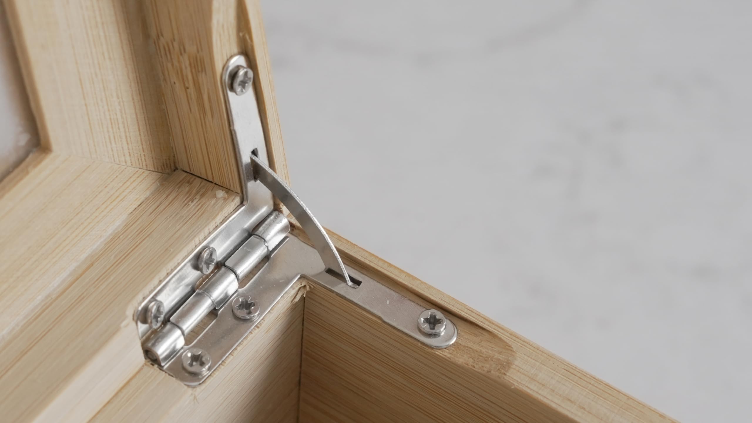 Naturustic bamboo box keeps tea fresh with secure latch and moisture resistance.