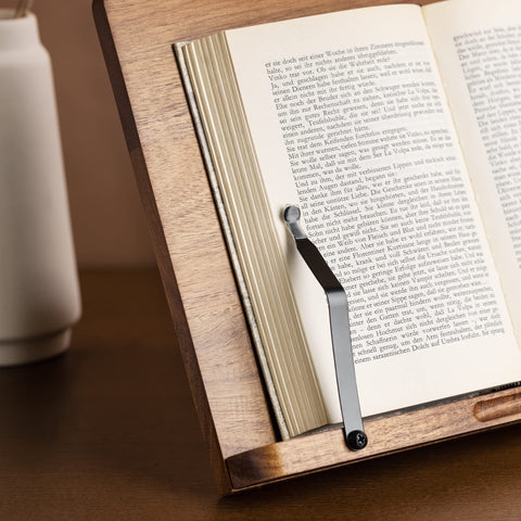 Navaris fold-down design keeps the stand compact for storage.