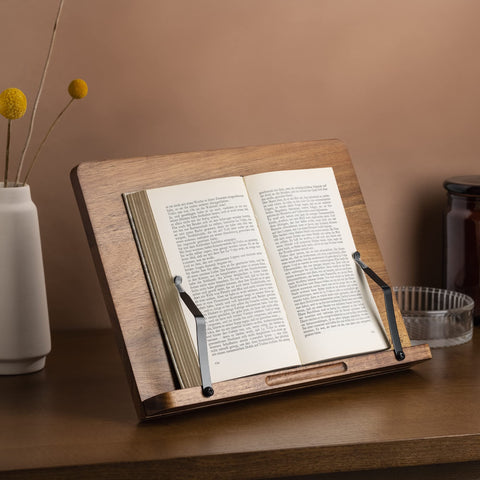 Navaris hands-free recipe holder supports tablets for easy viewing.