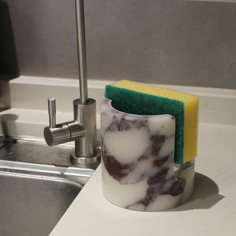 Nawgnail drying rack keeps kitchen counter dry and neat.