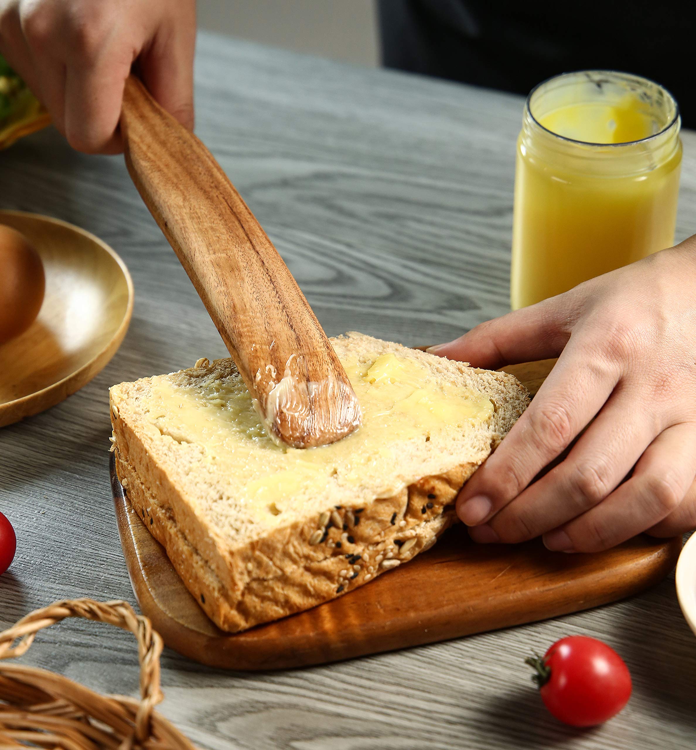 NAYAHOSE spurtle resisting heat while stirring thick batters or stews