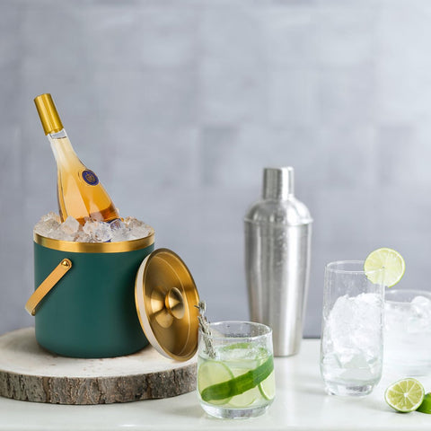 NBNSTHV chic bar ice bucket adds elegance to cocktails and setups.