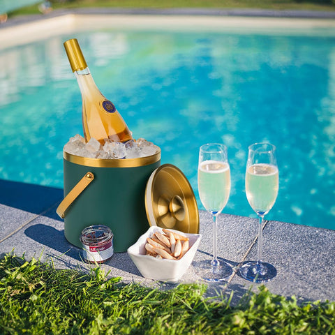 NBNSTHV freezer-friendly ice bucket preserves chill for longer.