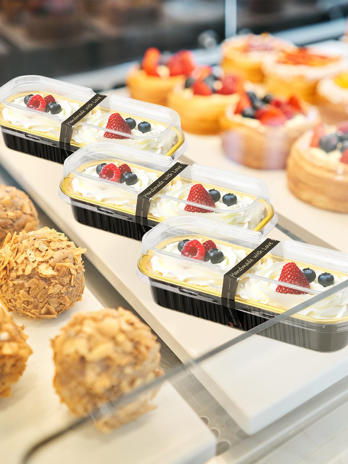 Secure snap-on lids for fridge storage and easy transport with NEEBAKE.