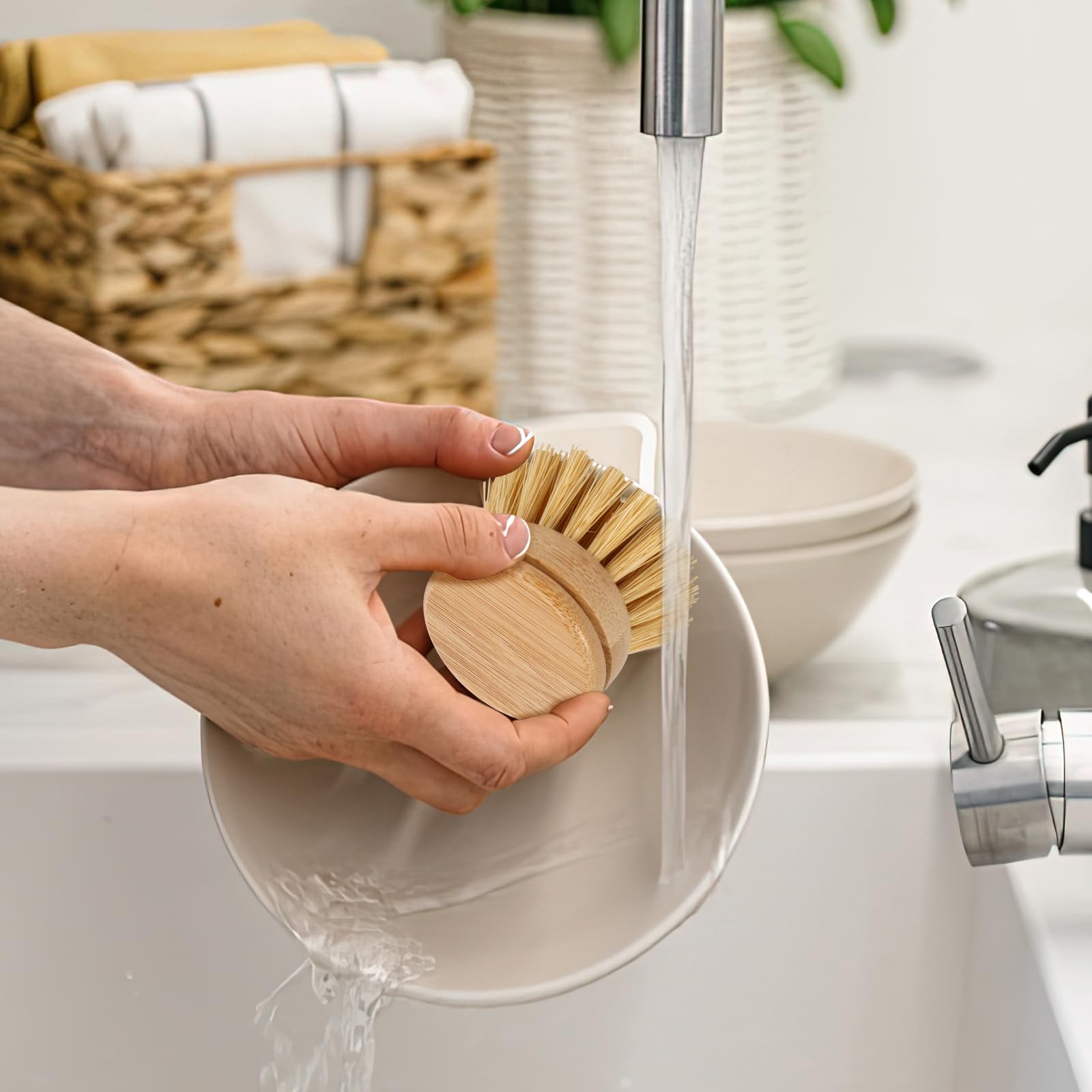 NEMTMCUA bamboo brush cleans pots and pans without scratches