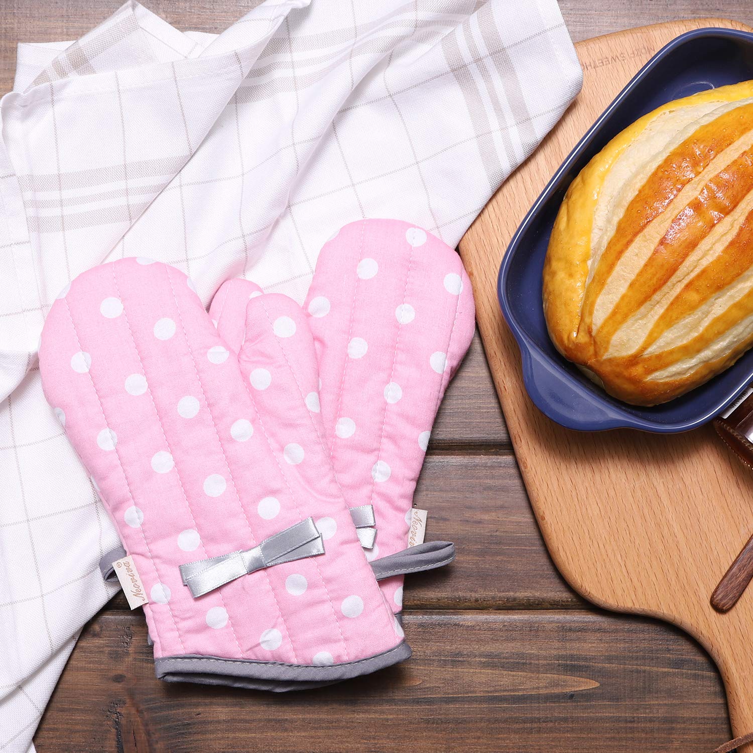 NEOVIVA kids' oven mitts 4x9 inch with soft padding for flexible grip