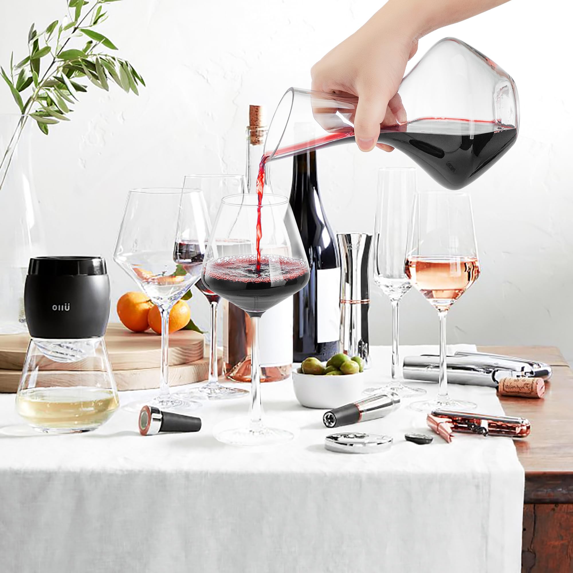 New Pacific Youyah aerating-spout decanter reduces drips for smooth pours