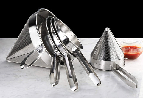 New Star Foodservice 42566 rinse fruits or pasta in the strainer.