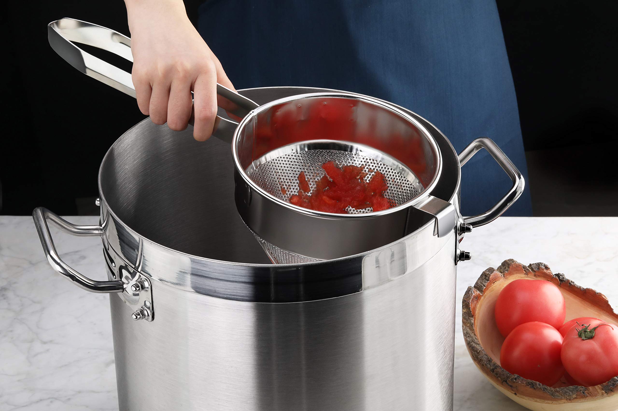 New Star Foodservice 42566 clear stocks and broths with fine sieving.