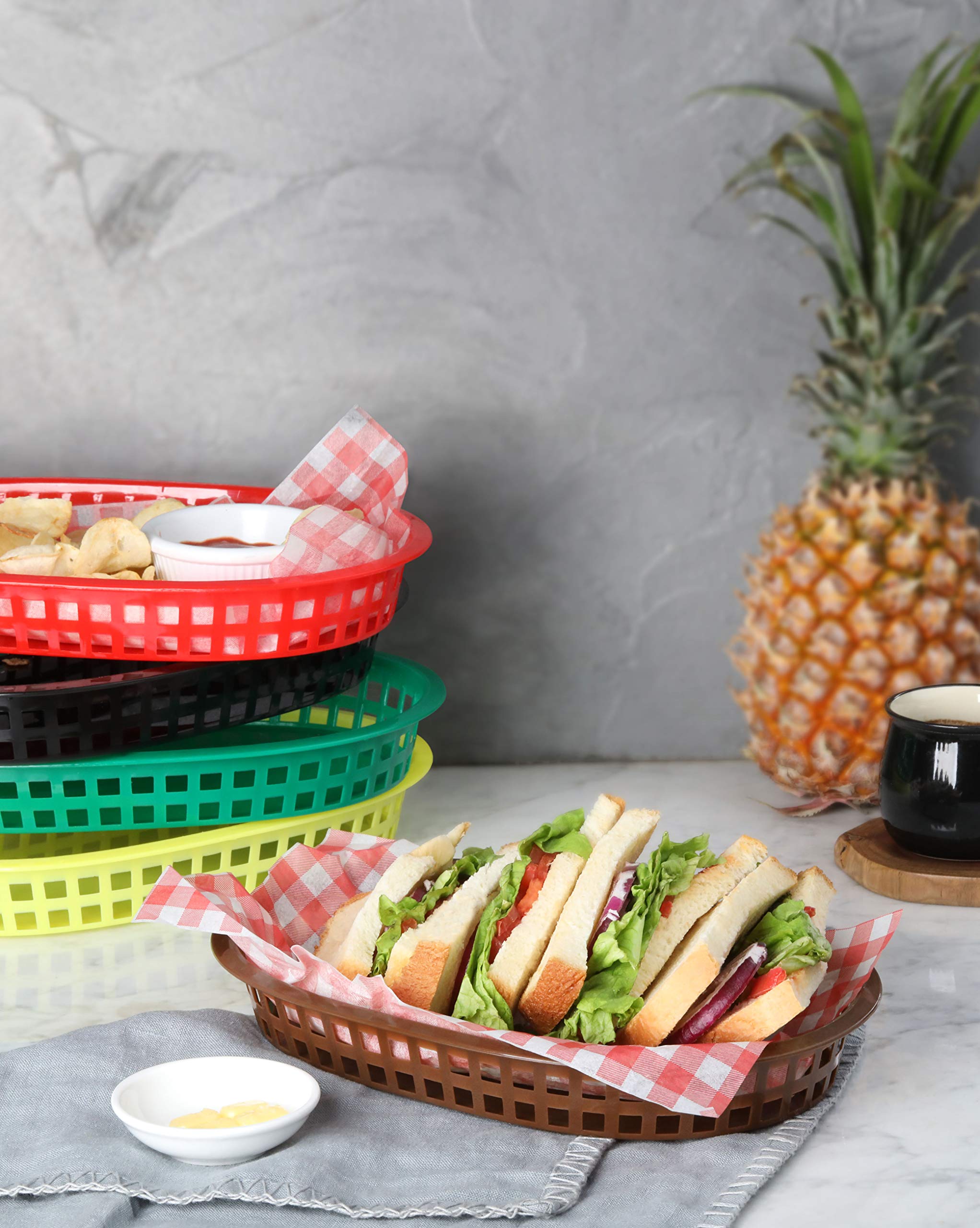 New Star Foodservice 44041 baskets outdoor-use scene emphasizes versatile catering at beach cookouts