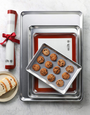 New Star Foodservice cookies and muffins bake evenly on the pan