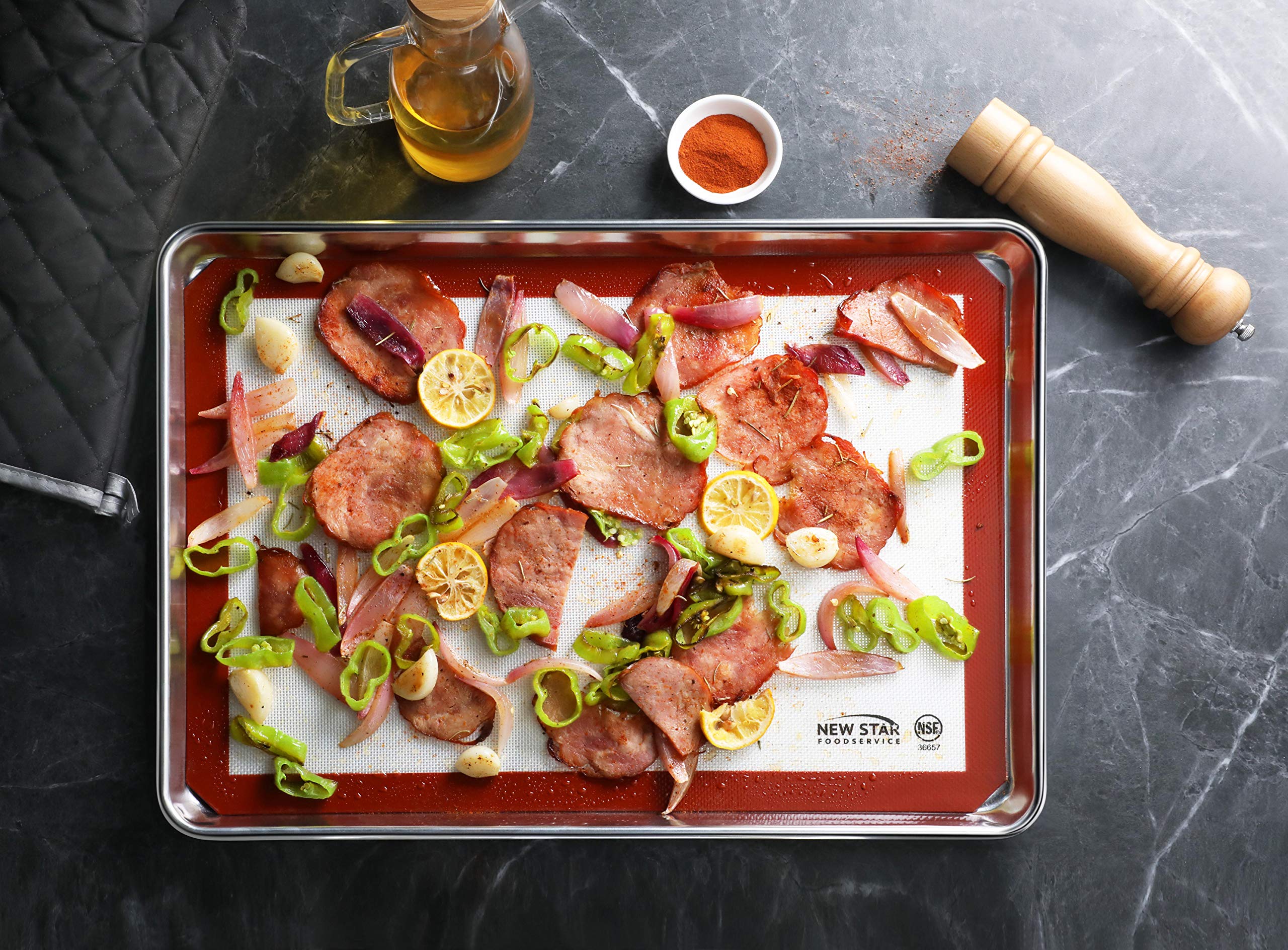 New Star Foodservice silicone liner offers corner cutouts for easy pan removal.