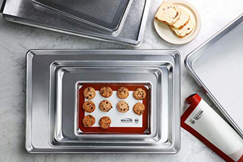 New Star Foodservice silicone mat cleans with warm water and soap.
