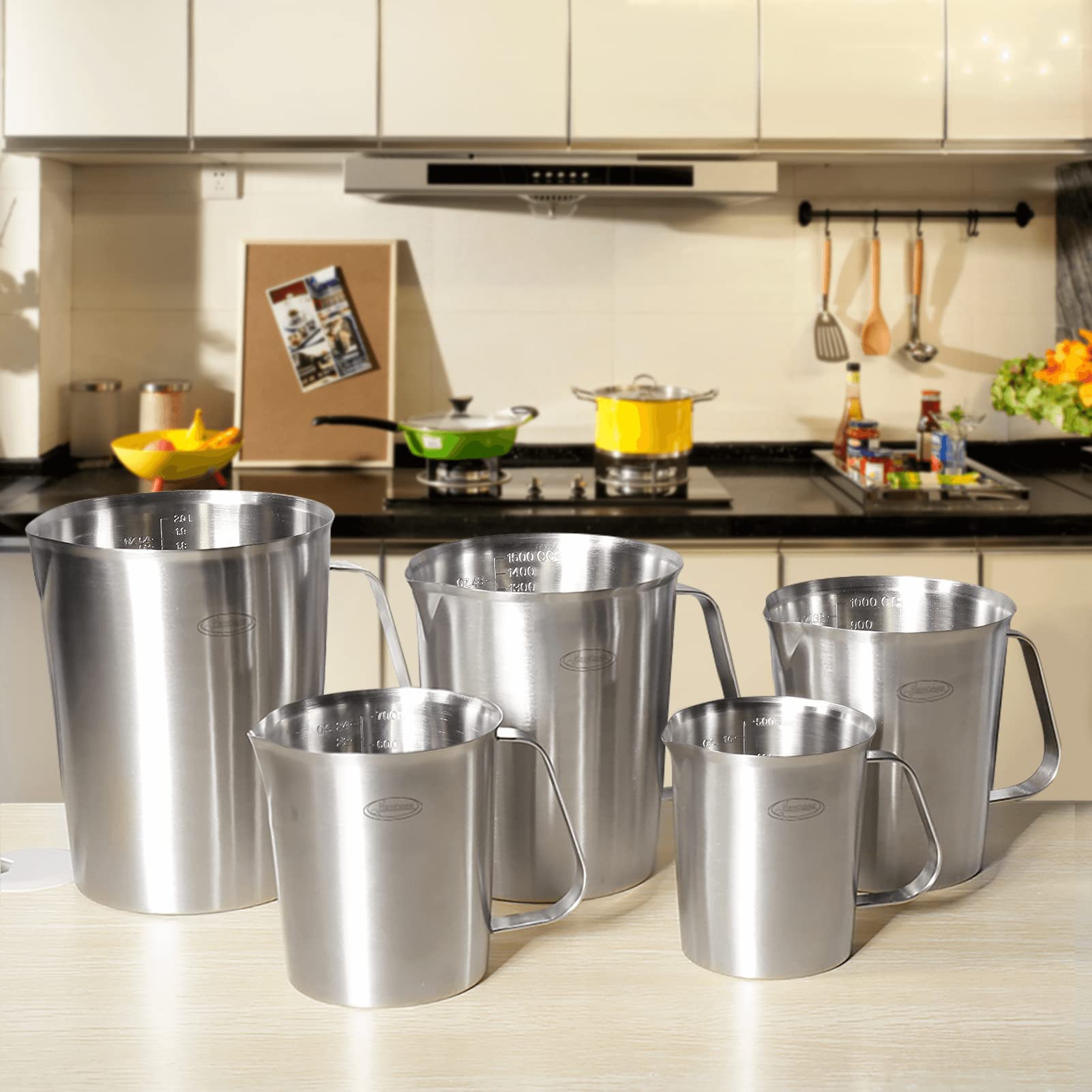Newness measuring cup ideal for pet portions and recipe prep.