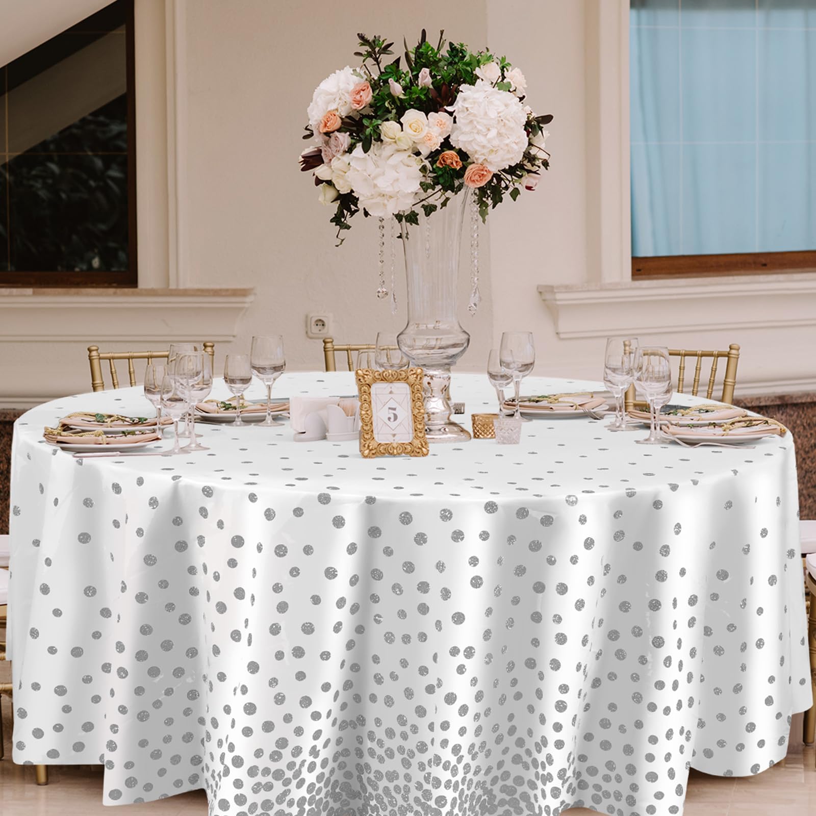 Newwiee tablecloth-round-easy-clean-dots enables quick cleanup after meals