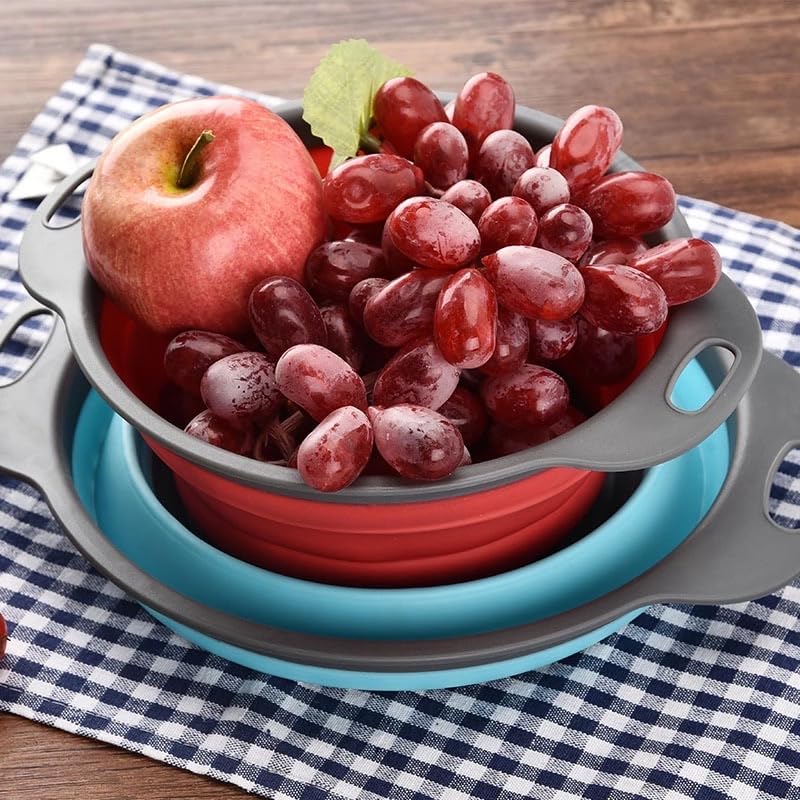 Niklye camping-friendly collapsible colander for on-the-go rinsing and draining.