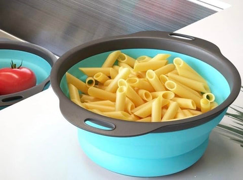 Niklye dishwasher-safe collapsible colander for easy cleanup after meals.