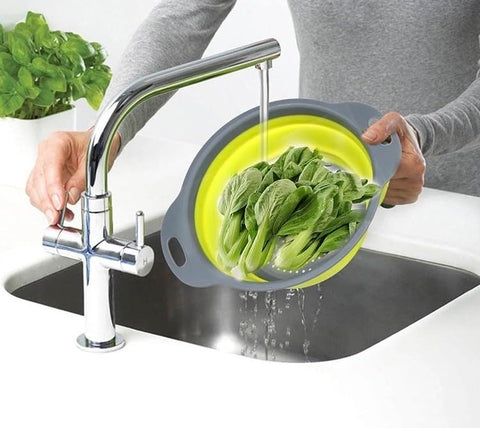 Niklye fruit washing collapsible colander rinsing fresh produce efficiently.