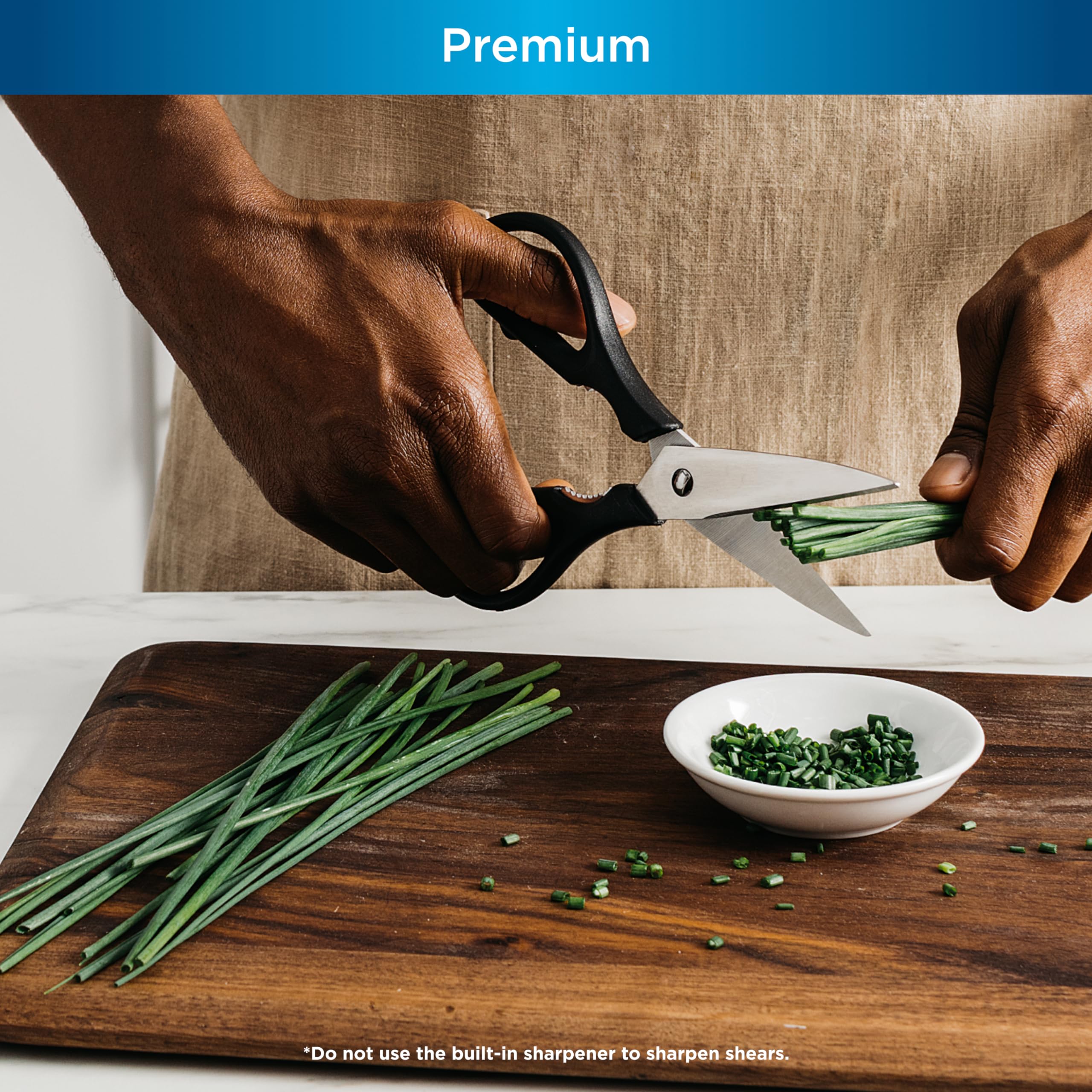 Ninja K32017 3.5-inch paring knife for detail work and peeling.
