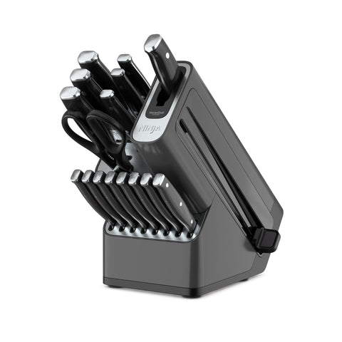 Ninja K32017 knife block with NeverDull system for on-block edge maintenance.