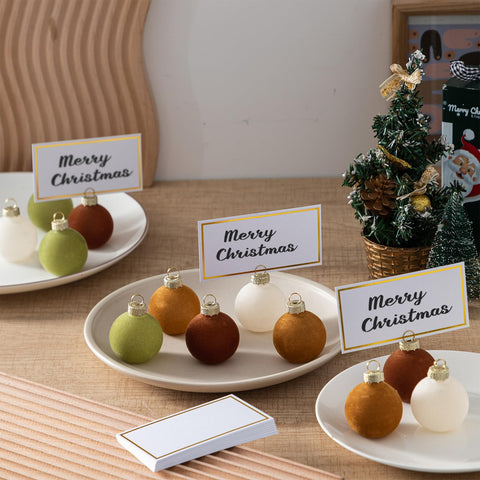 Ninitial Christmas name-card set adds elegant seating notes.