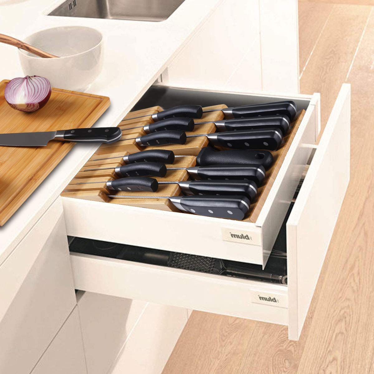 NIUXX non-slip slot design prevents knife movement during use.