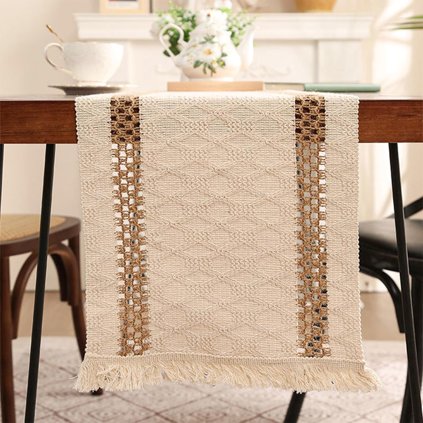 Niviy Boho table runner cream-brown color detail on table setting