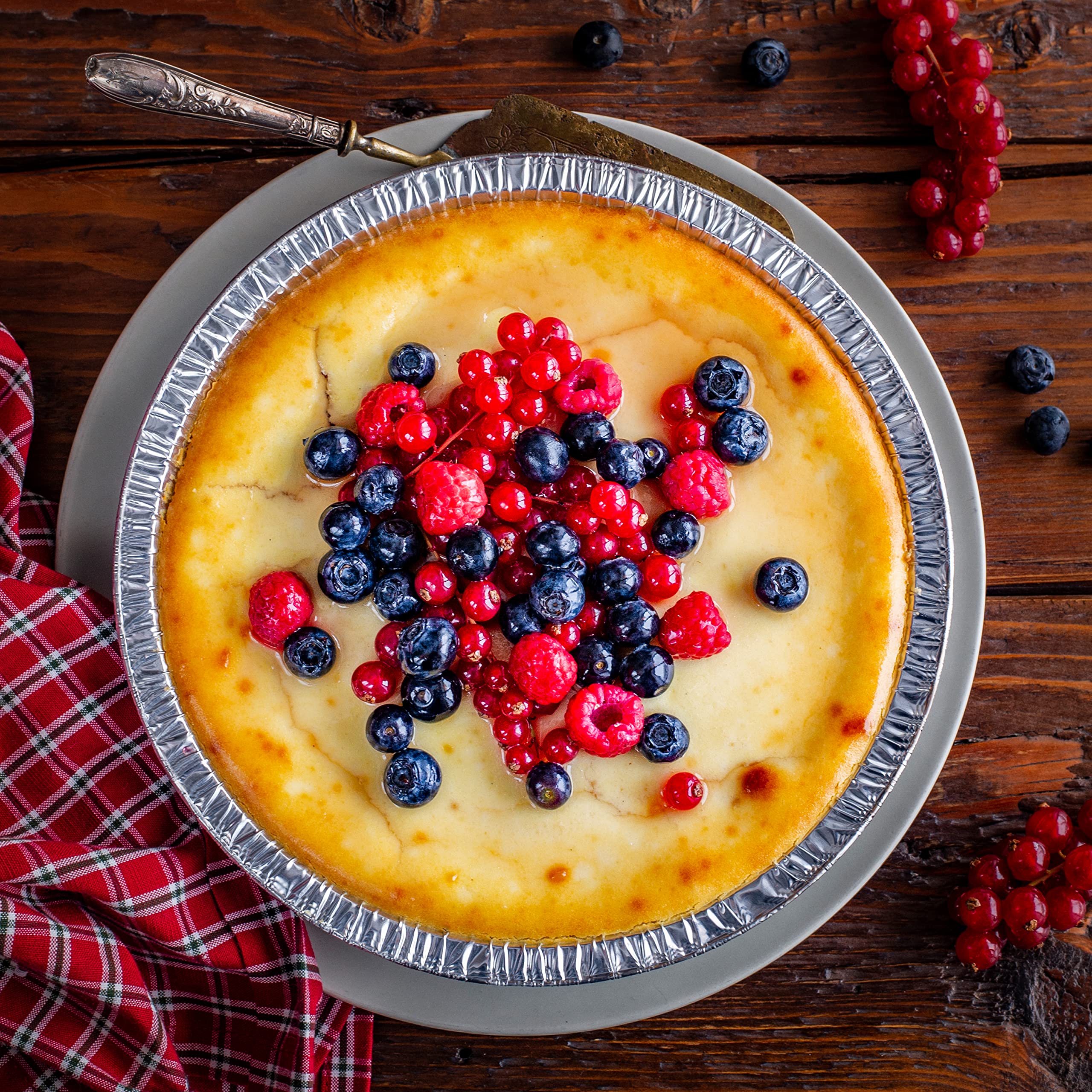 NoCry 9-inch crimping detail shows precision folds for beautiful crusts.