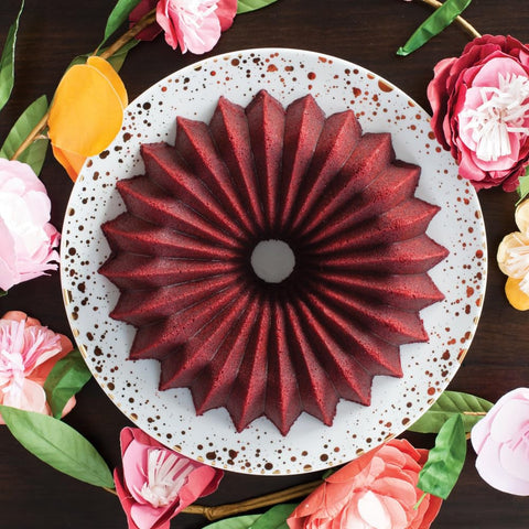Nordic Ware Brilliance Bundt Gold cast aluminum craft ensures durable performance.
