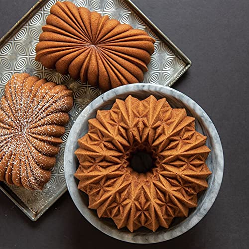 Nordic Ware Cut Crystal Bundt 10-Cup Gold exterior diameter showcased.