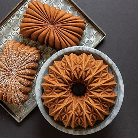 Nordic Ware Cut Crystal Bundt 10-Cup Gold exterior diameter showcased.