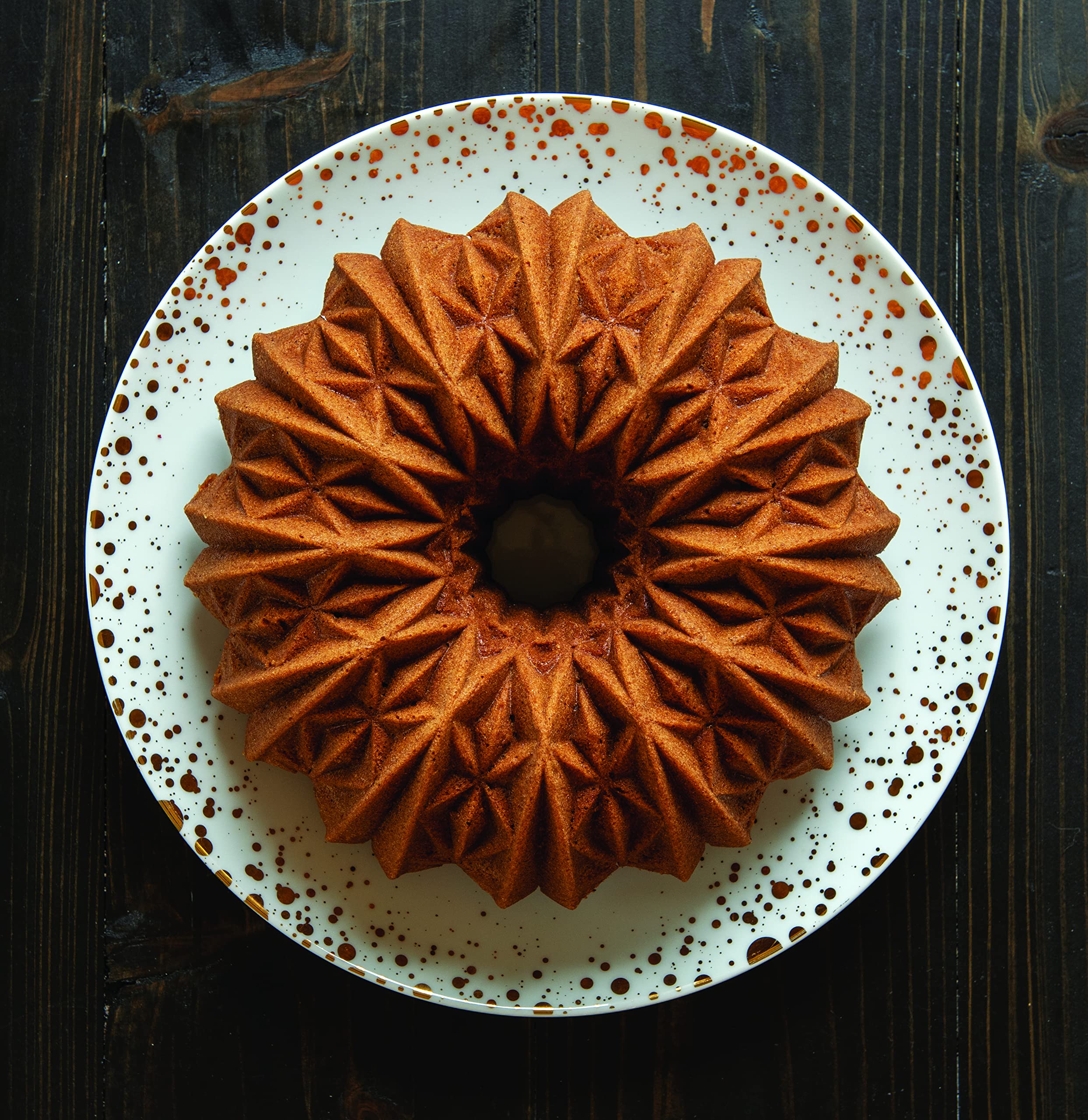 Nordic Ware Cut Crystal Bundt 10-Cup Gold swirl-detail close-up showcases sculptural ridges.