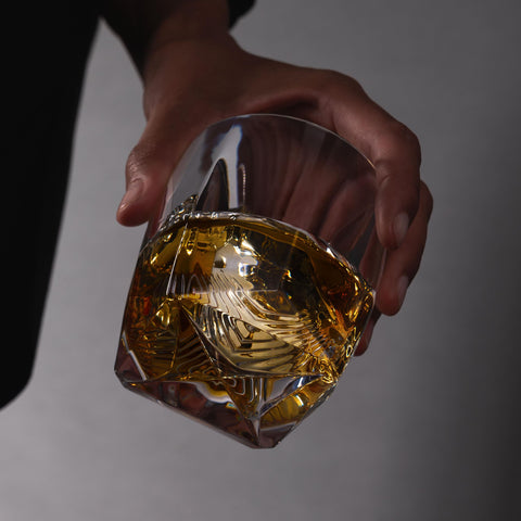 NORLAN Rauk hand grip detail for steady handling during mixing or tasting