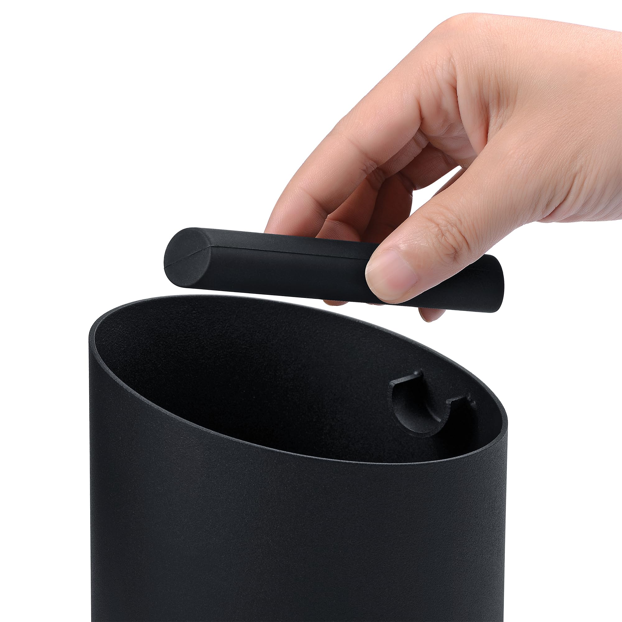 Normcore angled interior minimizes splatter for cleaner counters.