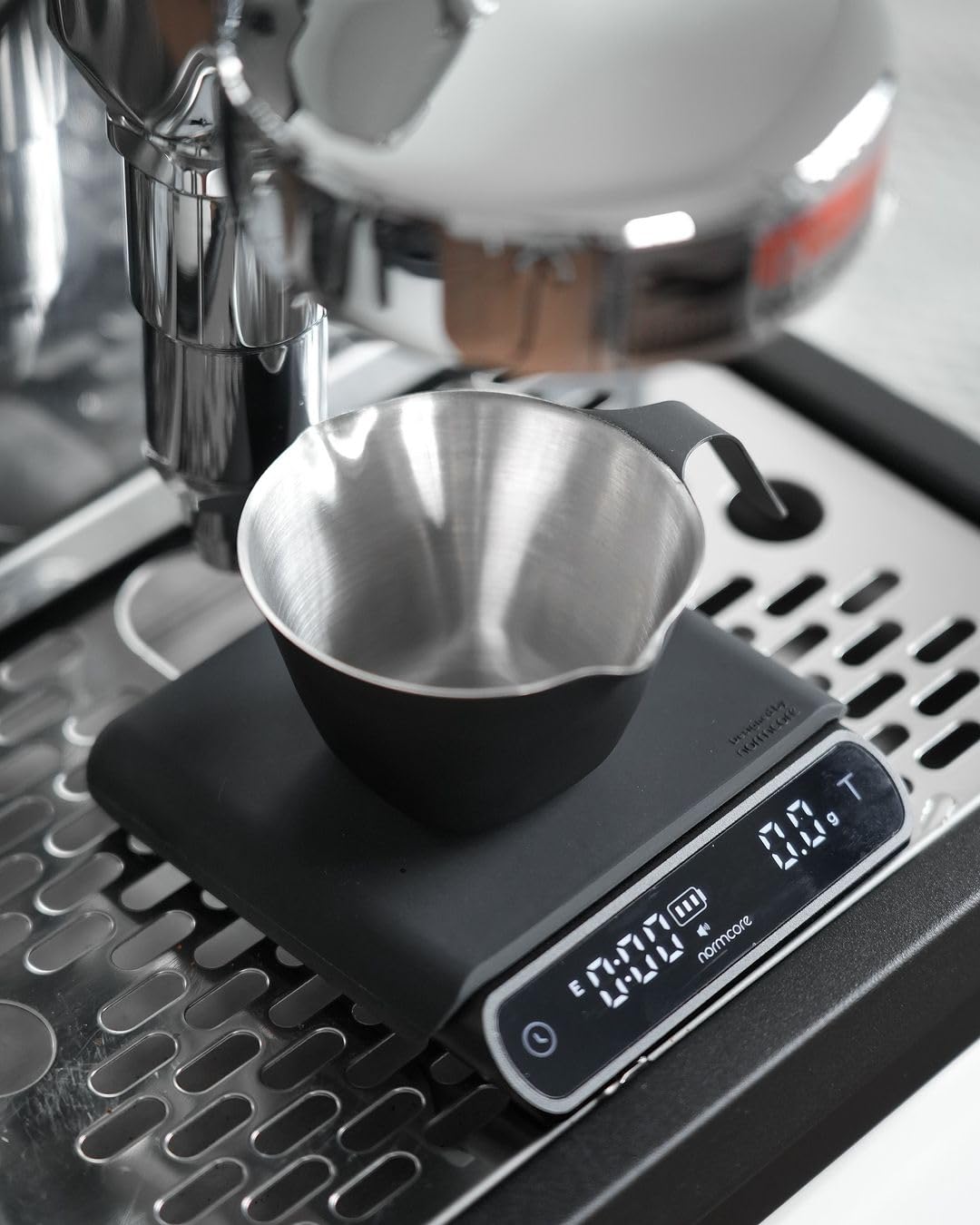 Normcore measuring cup double spout supports left or right-handed pours